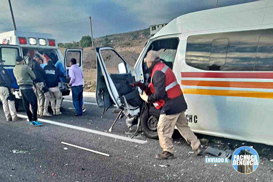 Impactan unidad de transporte, tráiler y camioneta en la Pachuca-Actopan (fotos y video)
