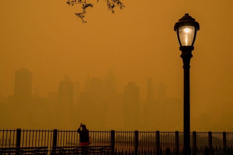 #Galería: Como película apocalíptica, el cielo de Nueva York se tiñe de naranja