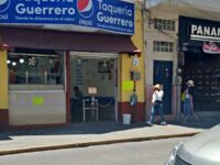 Ante el calor extremo, taquería del centro de Pachuca coloca estación de hidratación