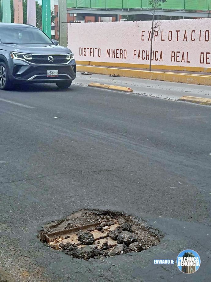 ¡Cuidado! ⚠️ Reportan baches rompellantas en bulevar Felipe Ángeles de Pachuca