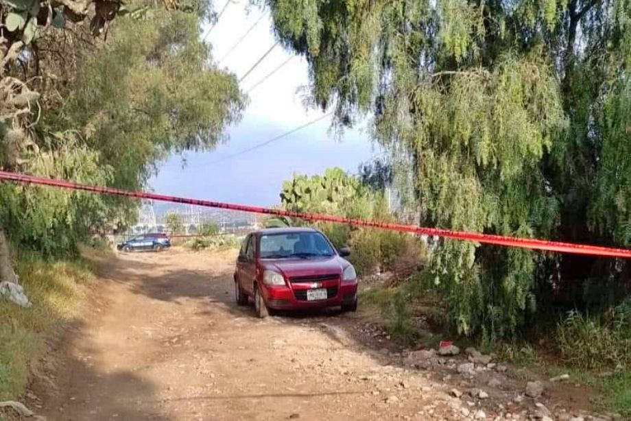 Otro cuerpo sin vida dentro de un auto abandonado en Hidalgo... ahora en Tepeapulco