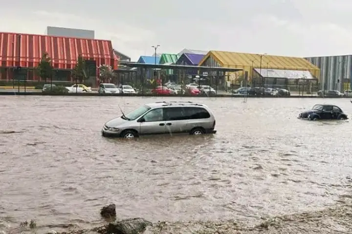 #Inundada 🌊 Colapsa el sur de Pachuca tras intensa lluvia | FOTOS