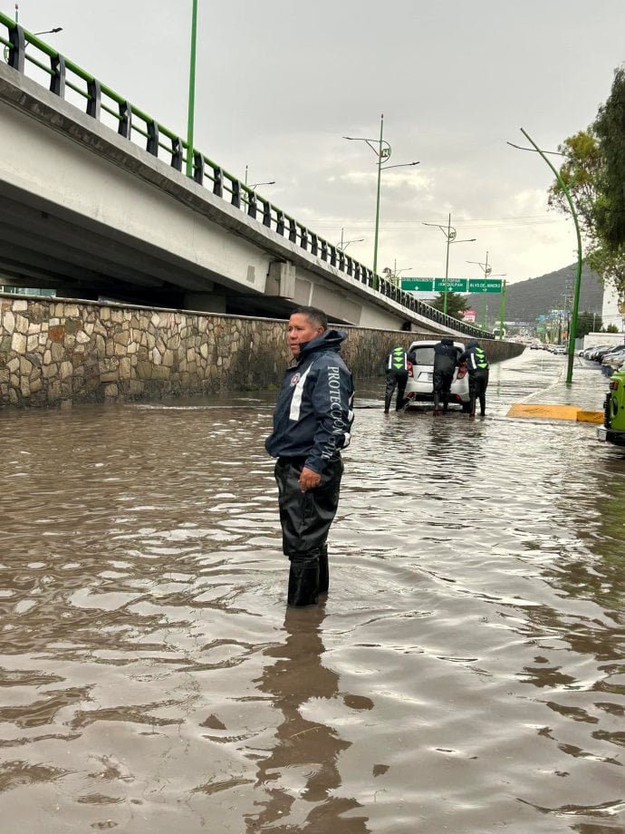 #Fotos 🌧️ Fugaz lluvia deja afectaciones en Pachuca este 27 de julio