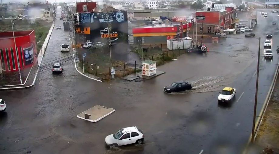 Fugaz aguacero provoca afectaciones en la zona metropolitana de Pachuca (fotos)