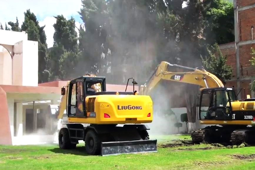 Derriban la 'Casa de Gobierno' en Pachuca; se convertirá en espacio de atención a sectores vulnerables