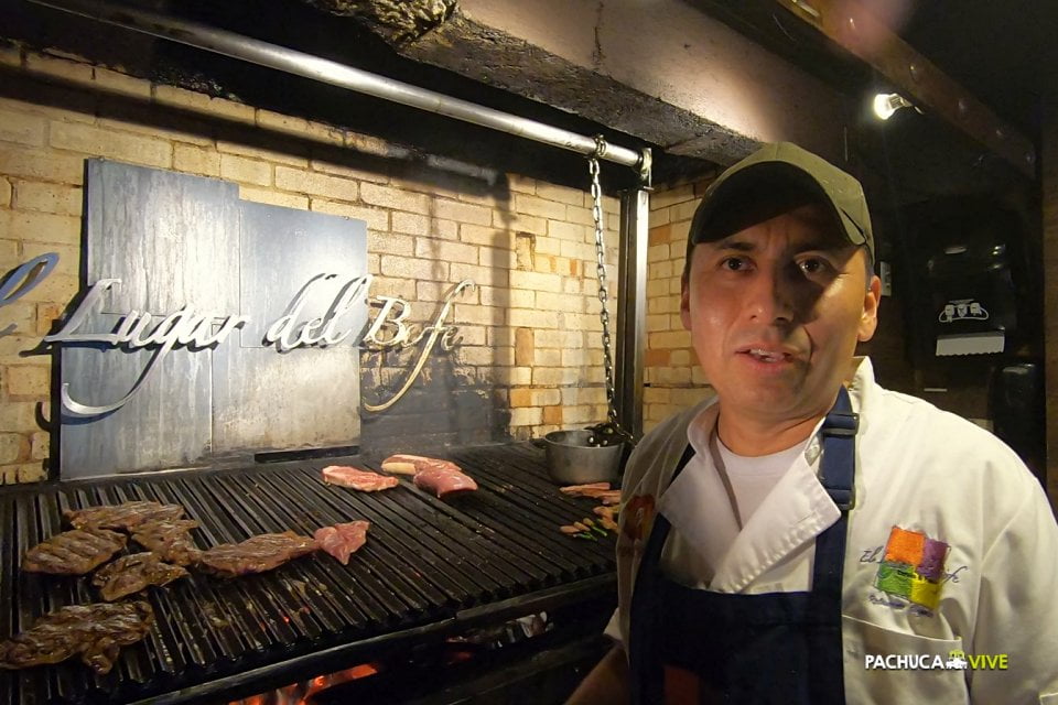 #DíaDelParrillero 🥩 'El Rolas' lleva 23 años liderando la reconocida parrilla de El Lugar del Bife