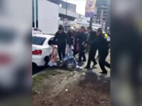 #Video 😱 Captan golpiza de elementos de seguridad de un bar a un adolescente en Pachuca