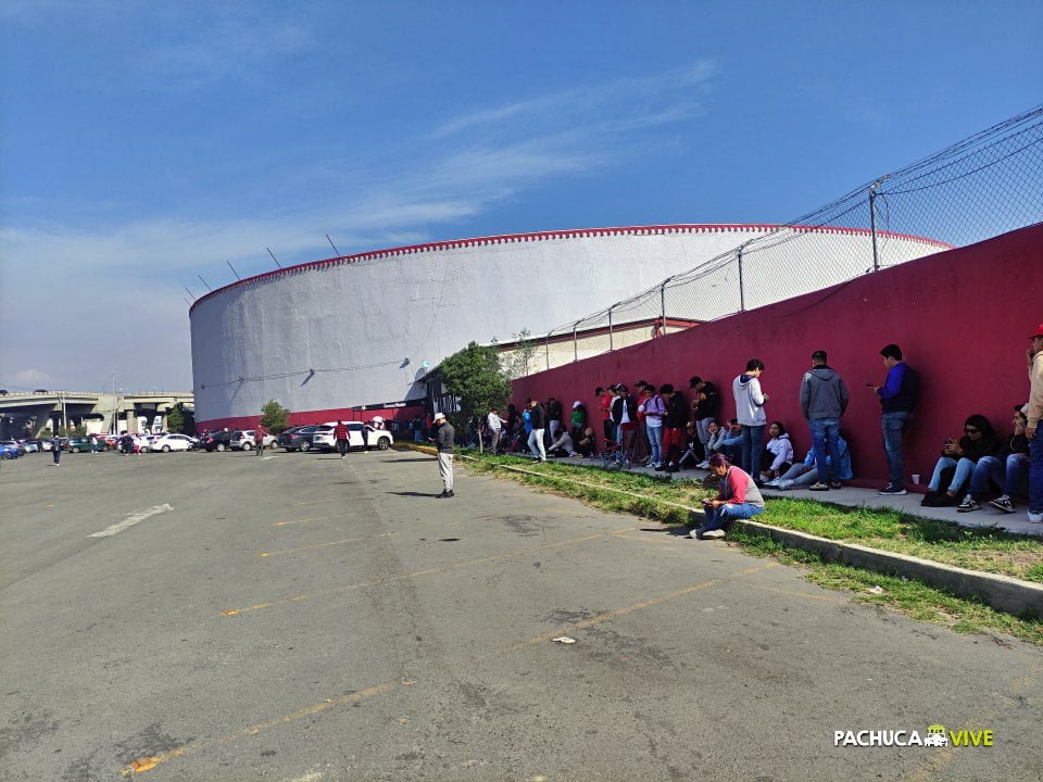 #Furor 😱 Así las filas en el inicio de venta de boletos del Palenque Pachuca 2023