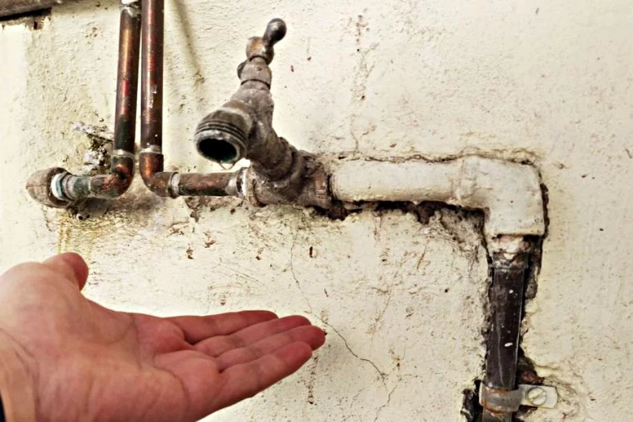 Fuga en línea de distribución dejará sin agua a estas colonias de Pachuca