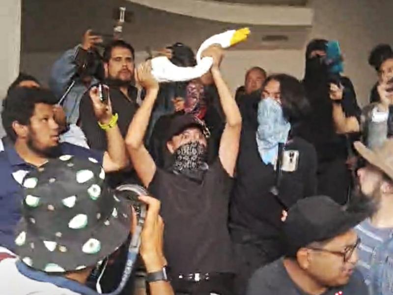 Conflicto UAEH: edificio central de Abasolo se convierte en zona de batalla