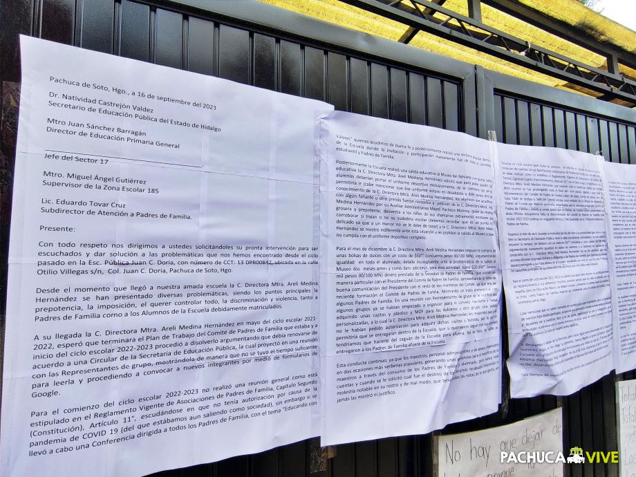 Cierran la primaria Juan C. Doria en Pachuca; padres de familia exigen destitución de directora
