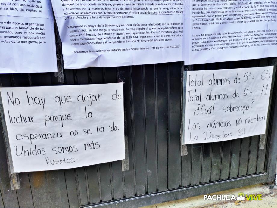 Cierran la primaria Juan C. Doria en Pachuca; padres de familia exigen destitución de directora