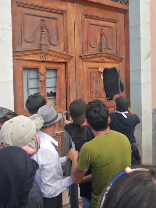 Conflicto UAEH: edificio central de Abasolo se convierte en zona de batalla
