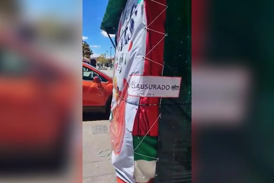 #Video: Clausuran puestos patrios en Pachuca; comerciantes acusan abuso de autoridad