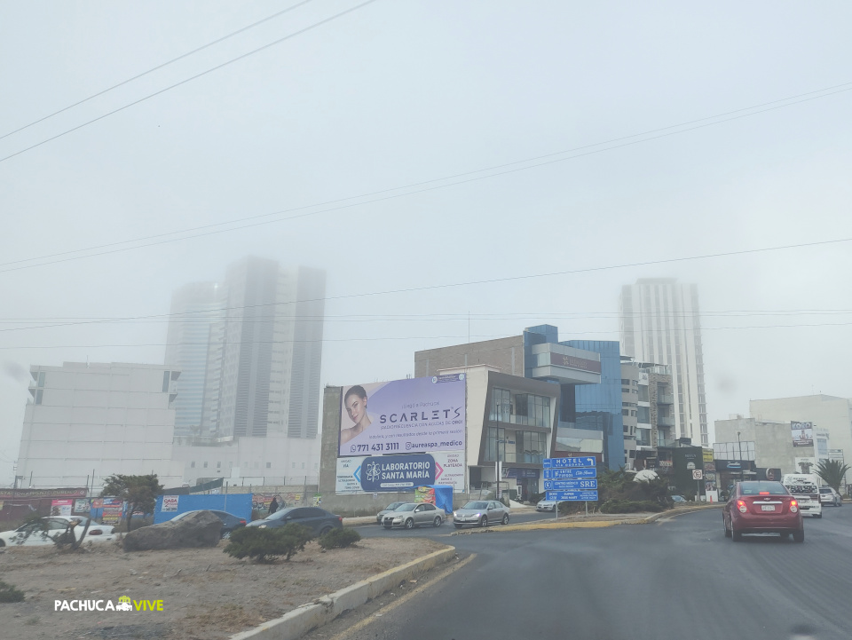 #EnFotos ☁️ La neblina envuelve a Pachuca esta gélida mañana de martes