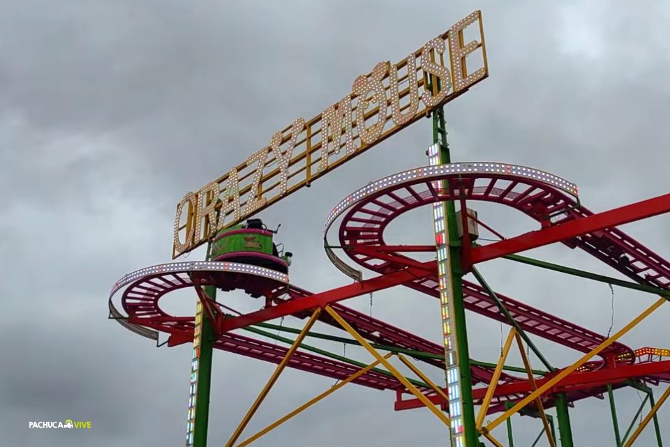 #Video 🎢 Falla eléctrica deja atorados a jóvenes en el 'Crazy Mouse' de la Feria de Pachuca