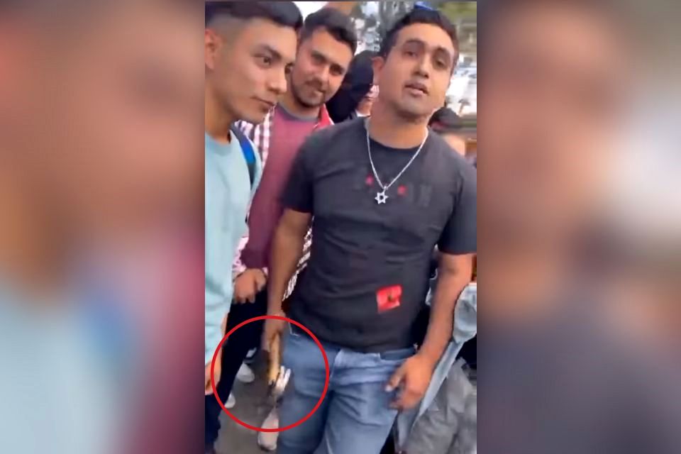 Familiar de alcalde hidalguense amenaza con insultos homofóbicos a manifestantes del ITP | VIDEO