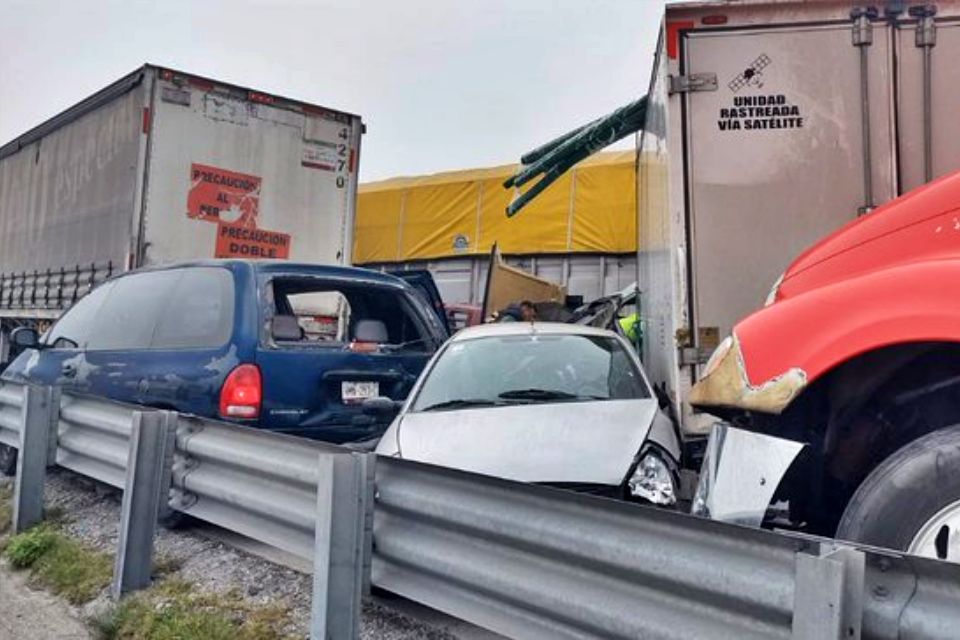 Impactante carambola provoca cierre de la autopista Arco Norte
