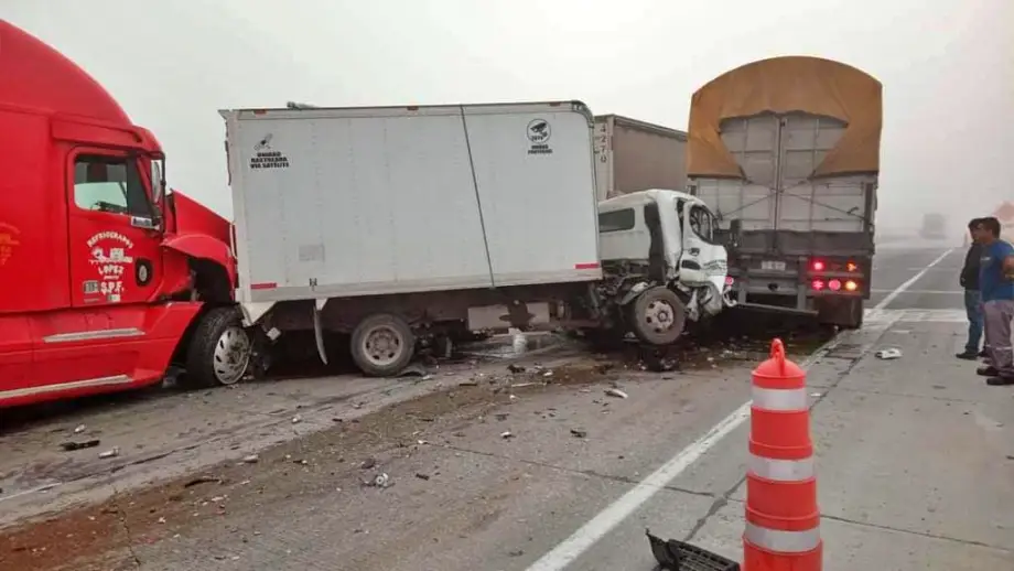Impactante carambola provoca cierre de la autopista Arco Norte