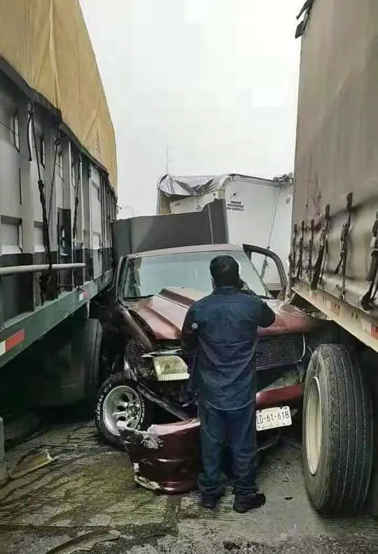 Impactante carambola provoca cierre de la autopista Arco Norte