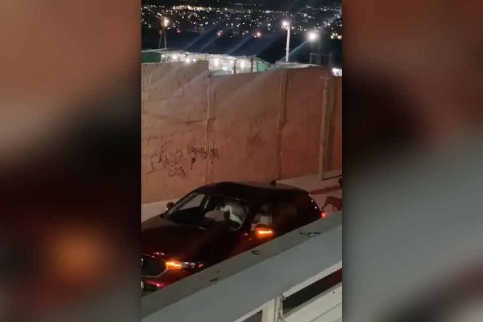 #Video: Captan a sujeto agrediendo a una mujer dentro de un vehículo; ya fue detenido