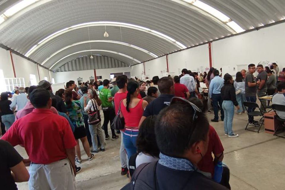 #Elecciones2024: Largas filas en Pachuca para votar | FOTOS