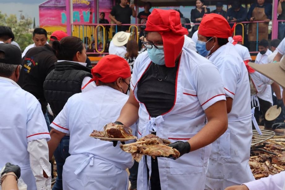 ¡Delicia monumental! Crean en Hidalgo la barbacoa más grande de México | Fotos y video