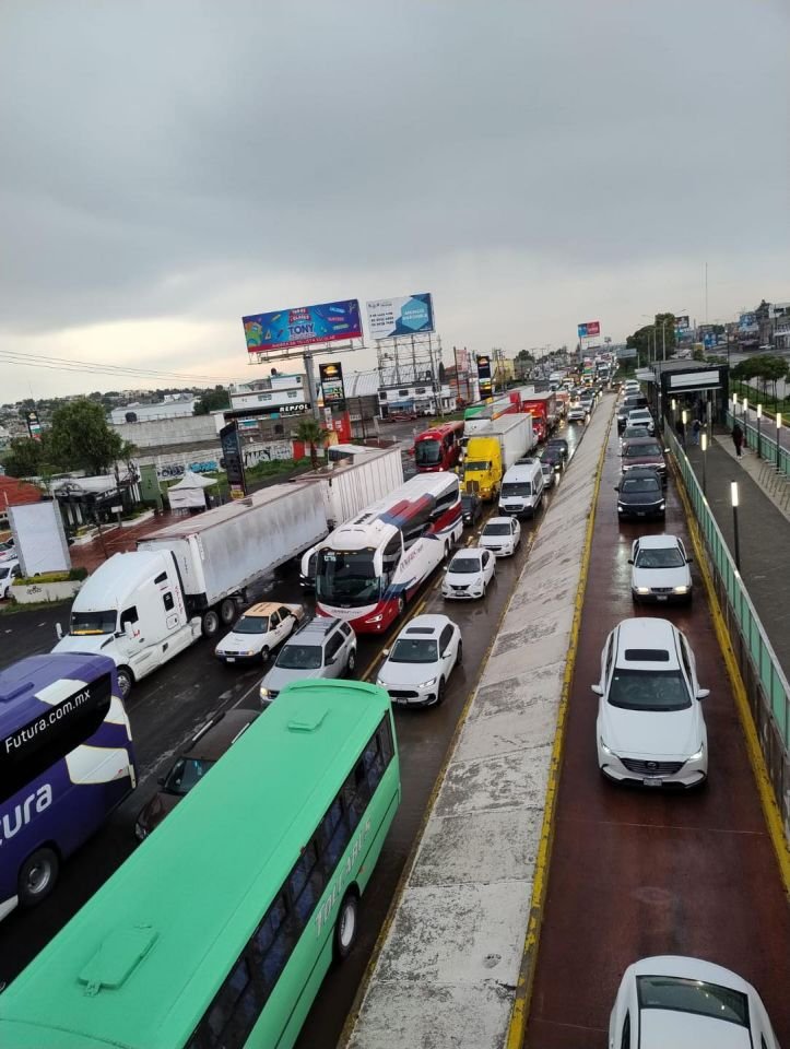 ¡Otra vez! Colapsan vialidades de Pachuca tras fuertes lluvias de este miércoles | FOTOS