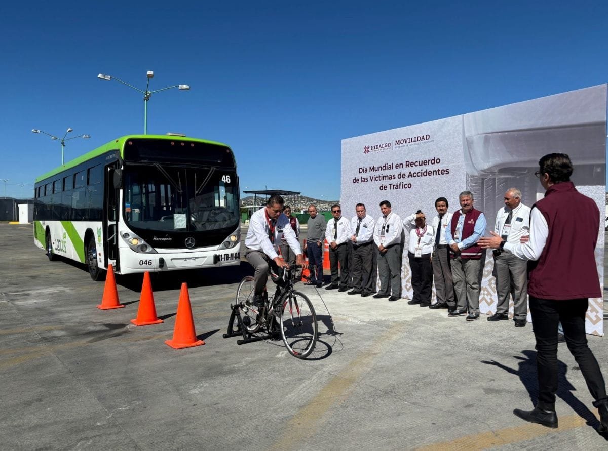 Ponen a conductores del Tuzobús como ciclistas pa' que vean lo que se siente