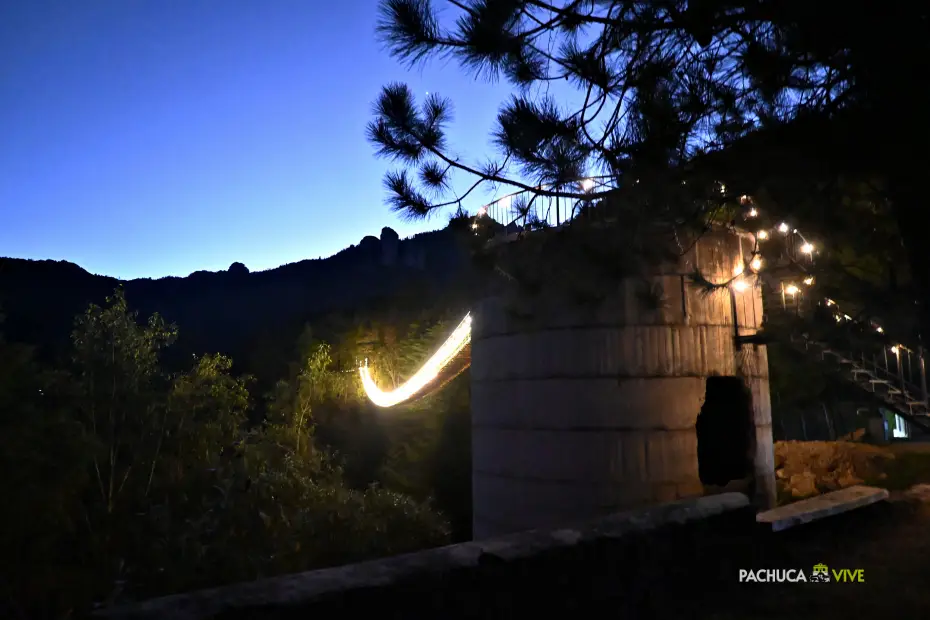 Abren espectacular puente colgante iluminado en Mineral del Chico, el más largo de Hidalgo