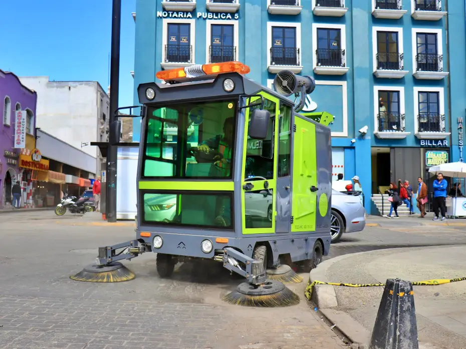 Estrenan barredoras eléctricas en Pachuca (fotos)