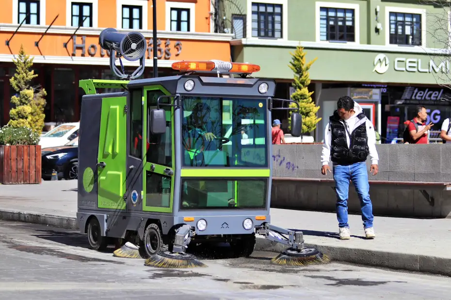 Estrenan barredoras eléctricas en Pachuca (fotos)