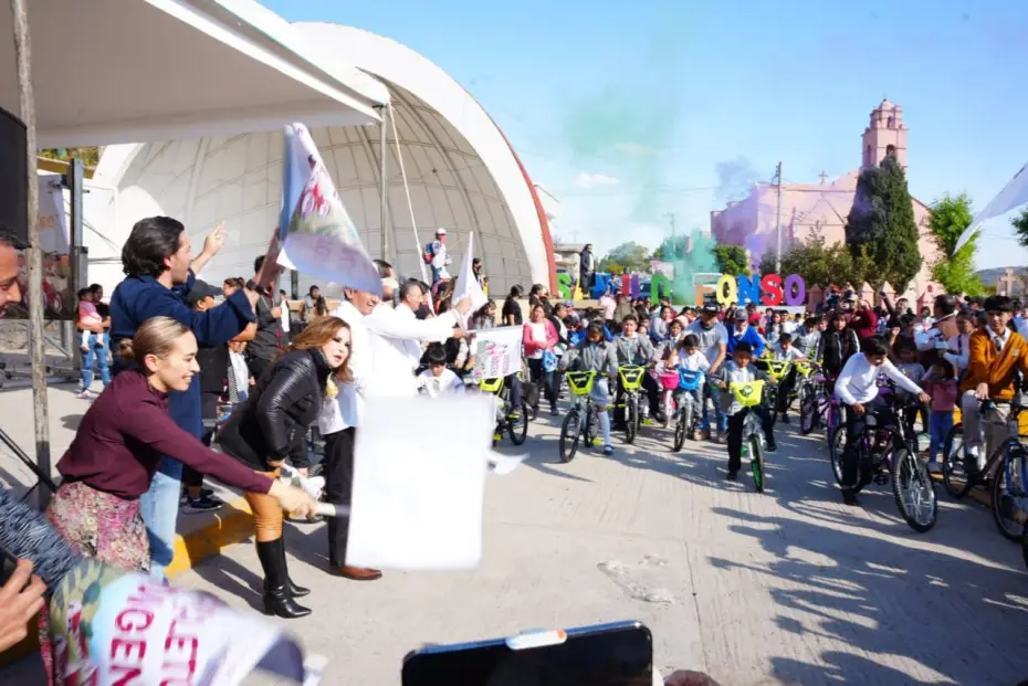 Niñas y niños de comunidades indígenas de Hidalgo ya van a sus escuelas en bicicleta gracias a donaciones