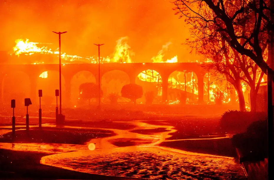 Las apocalípticas imágenes de Los Ángeles y sus devastadores incendios