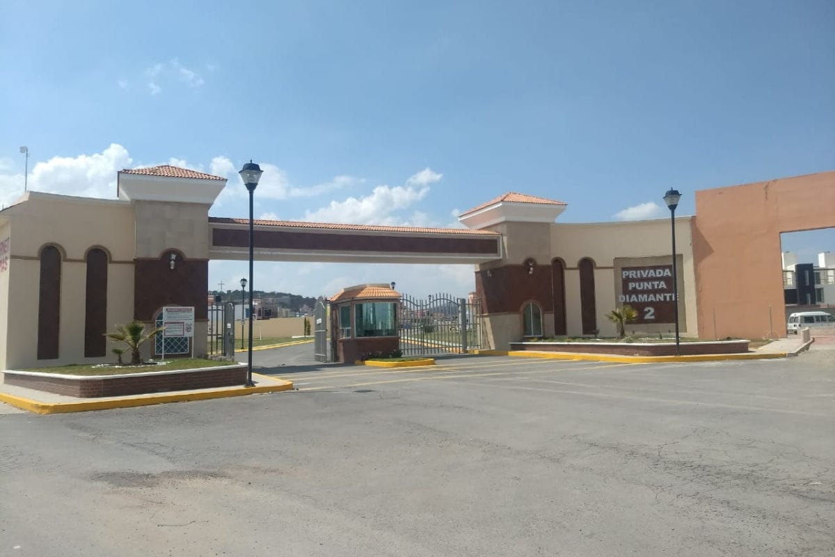Hallan a tres personas sin vida en privada del sur de Pachuca