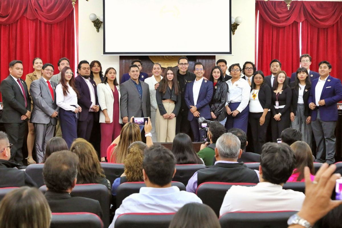 Lluvia de propuestas de 21 jóvenes para mejorar Pachuca en interesante simulador de cabildo