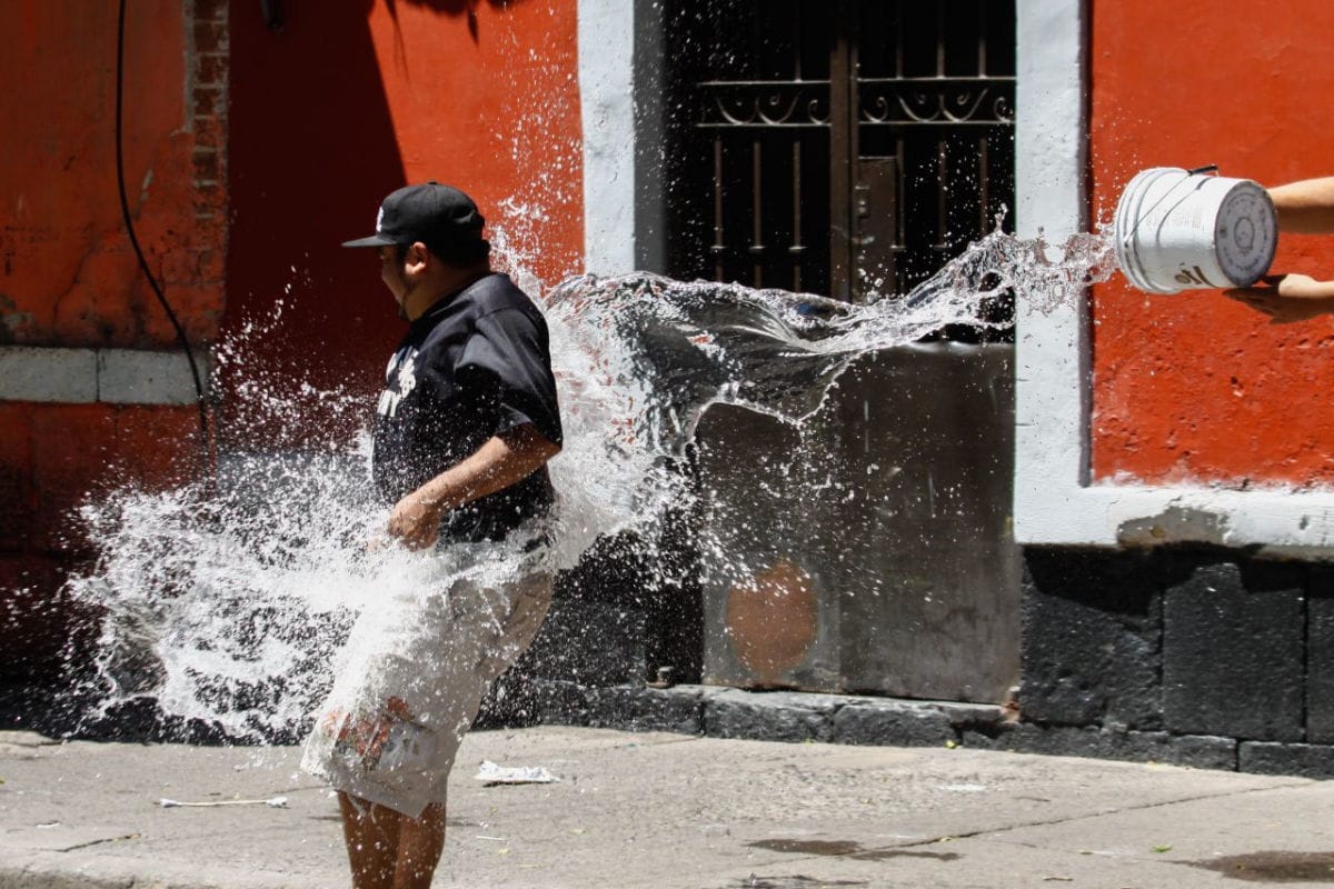 Desperdiciar agua esta Semana Santa te podría salir caro; multas superan los 6 mil pesos