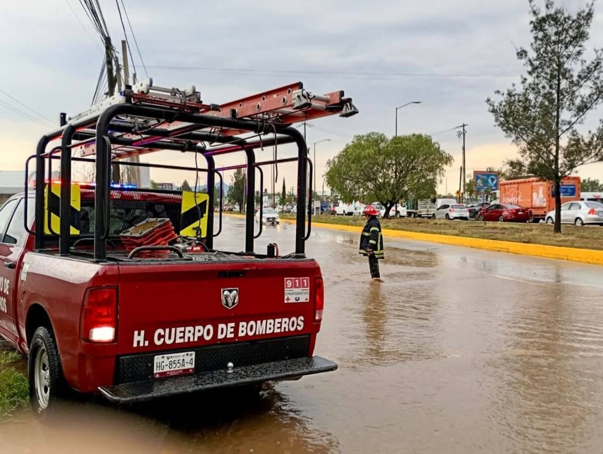 Aguacero deja colapsada la carretera Pachuca-Sahagún; autoridades activan comité de emergencias 6 Aguacero deja colapsada la carretera Pachuca-Sahagún; autoridades activan comité de emergencias