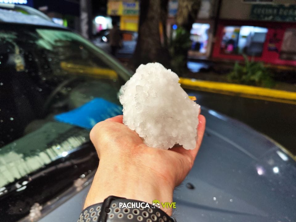 Se cayó el cielo en pedazos de hielo: granizo gigante pintó de blanco a Pachuca (fotos y video) 7 Se cayó el cielo en pedazos de hielo: granizo gigante pintó de blanco a Pachuca (fotos y video)