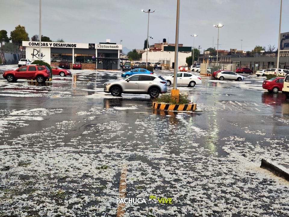 Se cayó el cielo en pedazos de hielo: granizo gigante pintó de blanco a Pachuca (fotos y video) 6 Se cayó el cielo en pedazos de hielo: granizo gigante pintó de blanco a Pachuca (fotos y video)