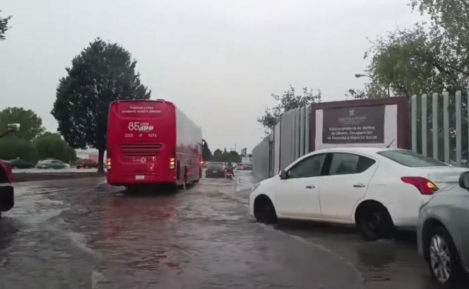 Inundaciones, autos varados y muros colapsados: estragos del aguacero este martes en Pachuca (fotos) 9 Inundaciones, autos varados y muros colapsados: estragos del aguacero este martes en Pachuca (fotos)