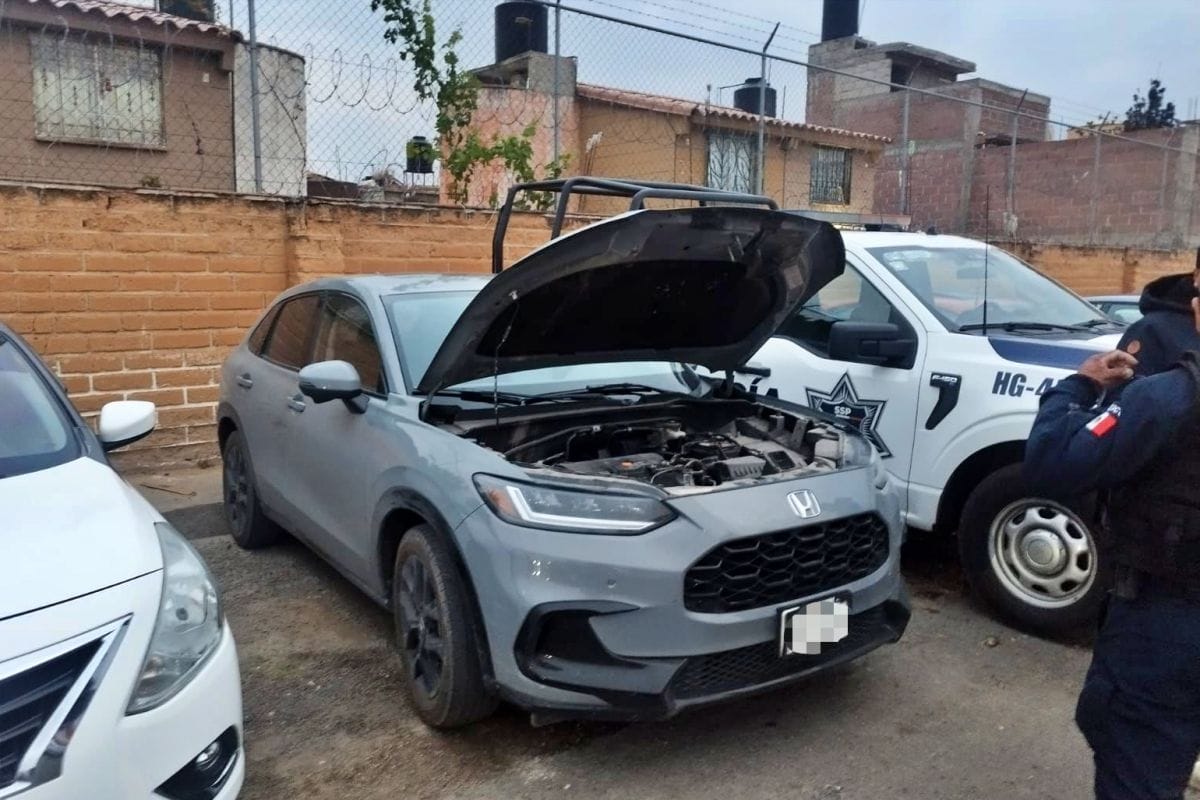 Detectan 38 vehículos robados o alterados en tianguis de autos de Pachuca y otros municipios