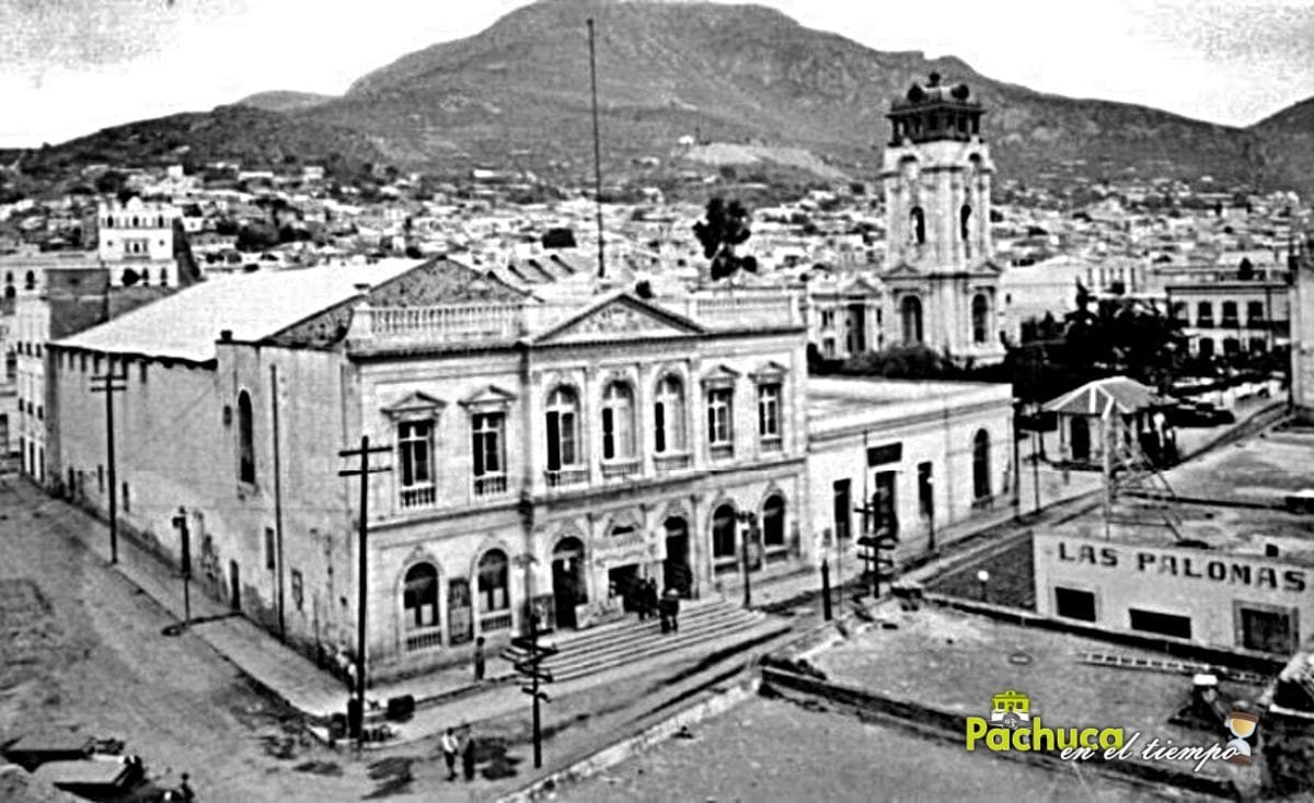 Pachuca en el tiempo: el teatro Bartolomé de Medina en su ubicación original, a unos pasos del Reloj