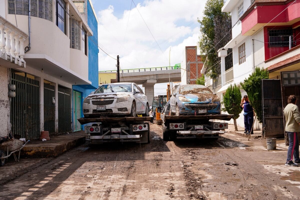 Retiran vehículos que resultaron arrastrados y dañados por la corriente en Pachuca 4 Retiran vehículos que resultaron arrastrados y dañados por la corriente en Pachuca