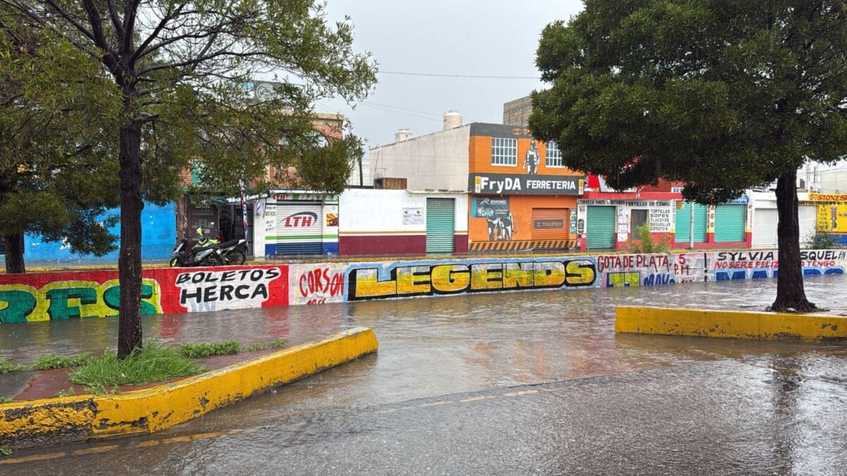 Torrencial lluvia deja inundaciones este Día del Padre en la zona metropolitana de Pachuca (fotos) 7 Torrencial lluvia deja inundaciones este Día del Padre en la zona metropolitana de Pachuca (fotos)