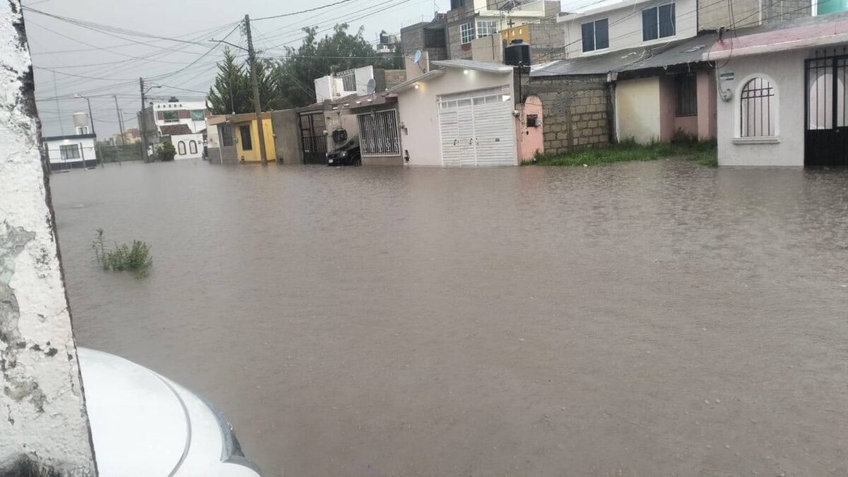 Torrencial lluvia deja inundaciones este Día del Padre en la zona metropolitana de Pachuca (fotos) 4 Torrencial lluvia deja inundaciones este Día del Padre en la zona metropolitana de Pachuca (fotos)