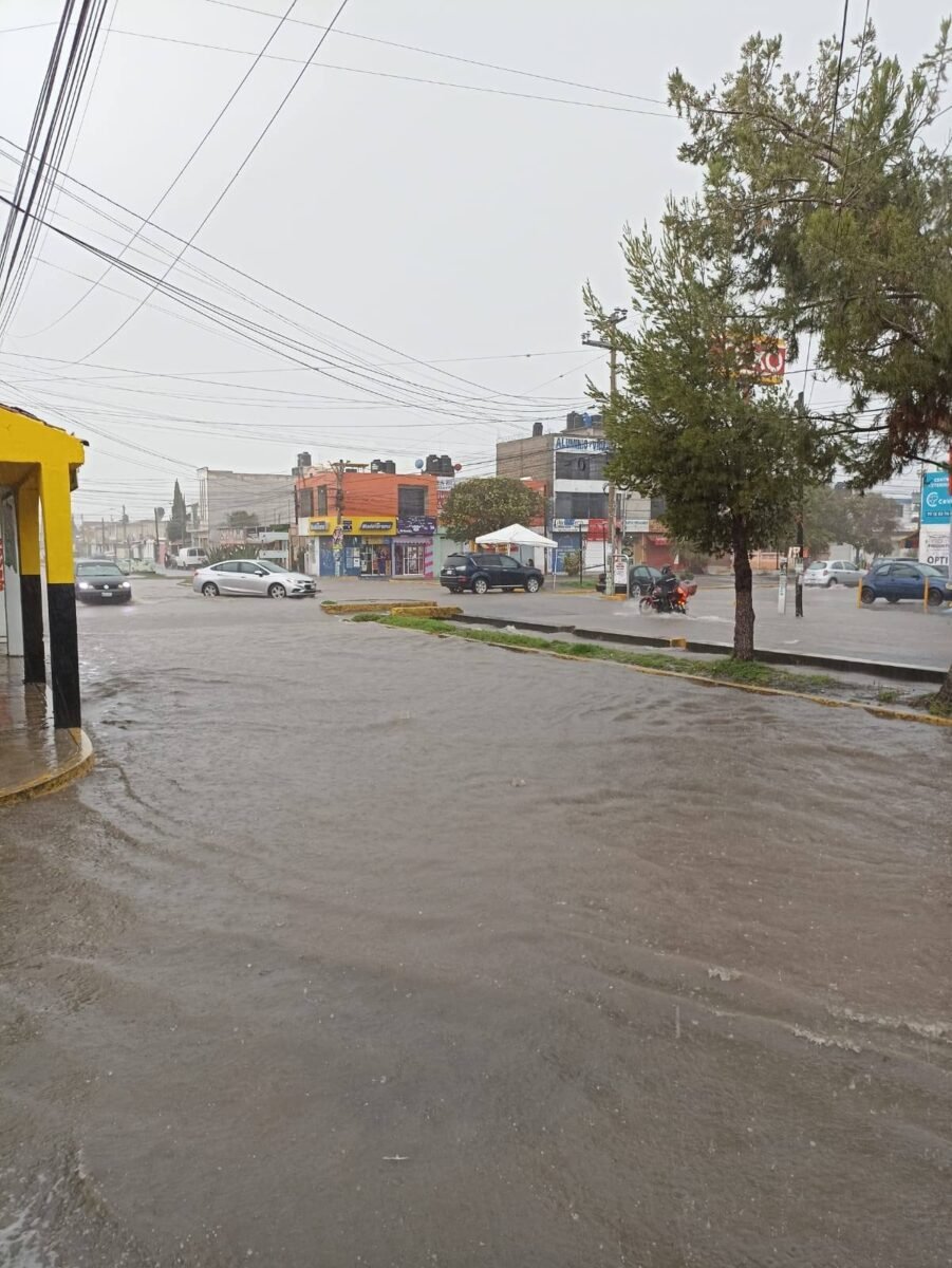 Torrencial lluvia deja inundaciones este Día del Padre en la zona metropolitana de Pachuca (fotos) 5 Torrencial lluvia deja inundaciones este Día del Padre en la zona metropolitana de Pachuca (fotos)