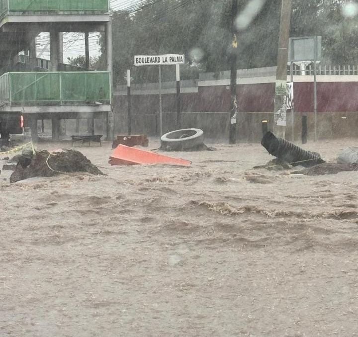 Torrencial lluvia deja inundaciones este Día del Padre en la zona metropolitana de Pachuca (fotos) 8 Torrencial lluvia deja inundaciones este Día del Padre en la zona metropolitana de Pachuca (fotos)