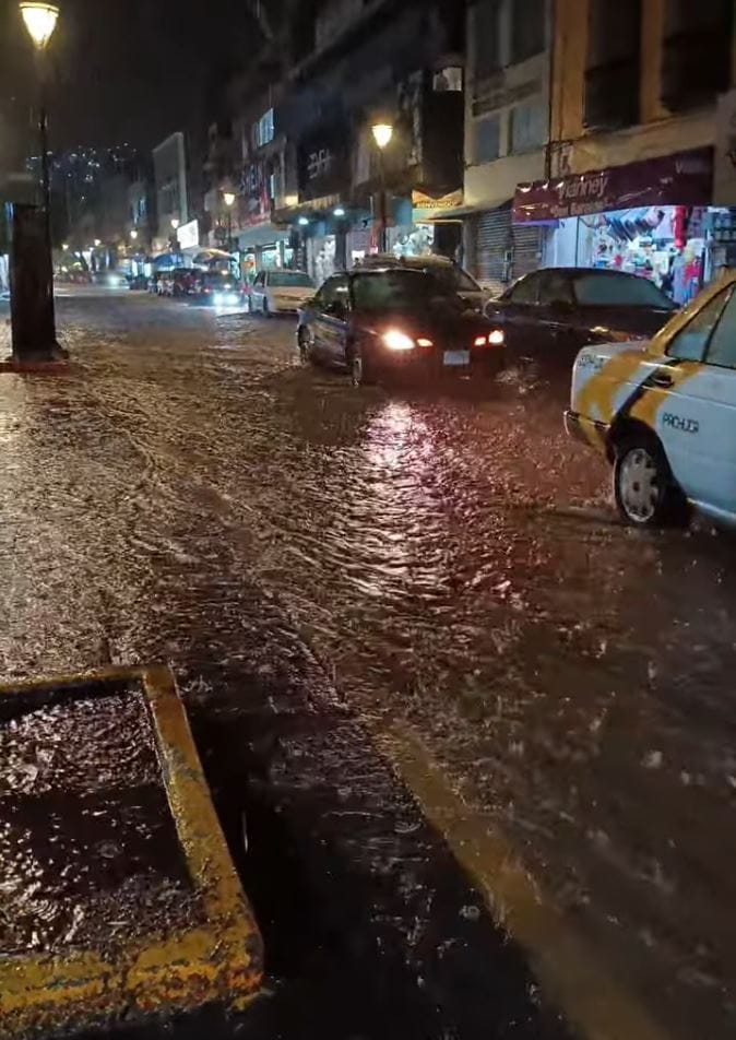 Aguacero colapsa a Pachuca... otra vez (fotos) 4 Aguacero colapsa a Pachuca... otra vez (fotos)