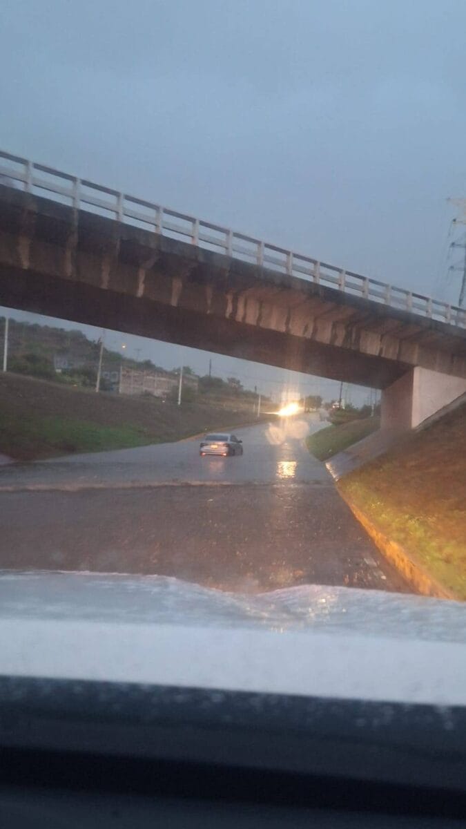 Aguacero colapsa a Pachuca... otra vez (fotos) 9 Aguacero colapsa a Pachuca... otra vez (fotos)